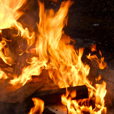 Hout beschermt zichzelf bij brand 